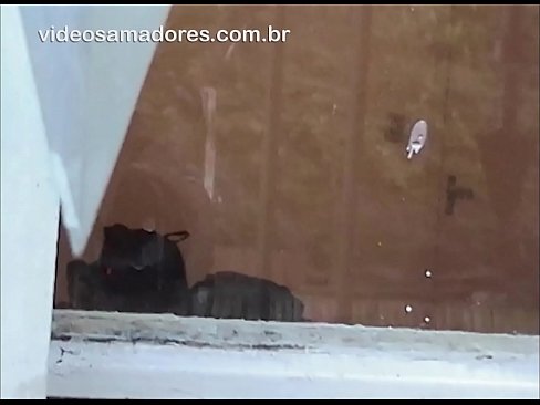 ❤️ Home excitat mirant la seva xicota amb un altre noi, gravant un vídeo de merda sense molestar la parella ❤️❌ Vídeo de sexe a nosaltres ️❤