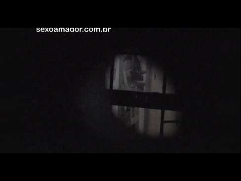 ❤️ Blondie és gravada en secret per un voyeur del barri amagat darrere de maons buits ❤️❌ Vídeo de sexe a nosaltres ️❤