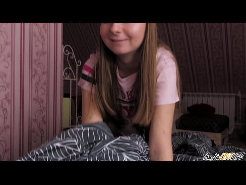 ❤️ Blondie xucla profundament la seva millor amiga i es fa semen a la boca ❤️❌ Vídeo de sexe a nosaltres ️❤
