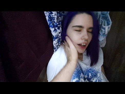 ❤️ Vaig trobar la meva germana a l'armari i la vaig ajudar a correr-se ❤️❌ Vídeo de sexe a nosaltres ️❤